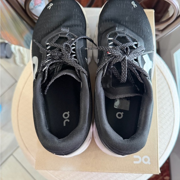 ON Women's Cloudmonster 2 Shoes - Picture 8 of 11